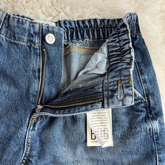 BDG Urban Outfitters NWT Women’s Medium Baggy Cargo Distressed Elastic Jeans - Picture 5 of 13